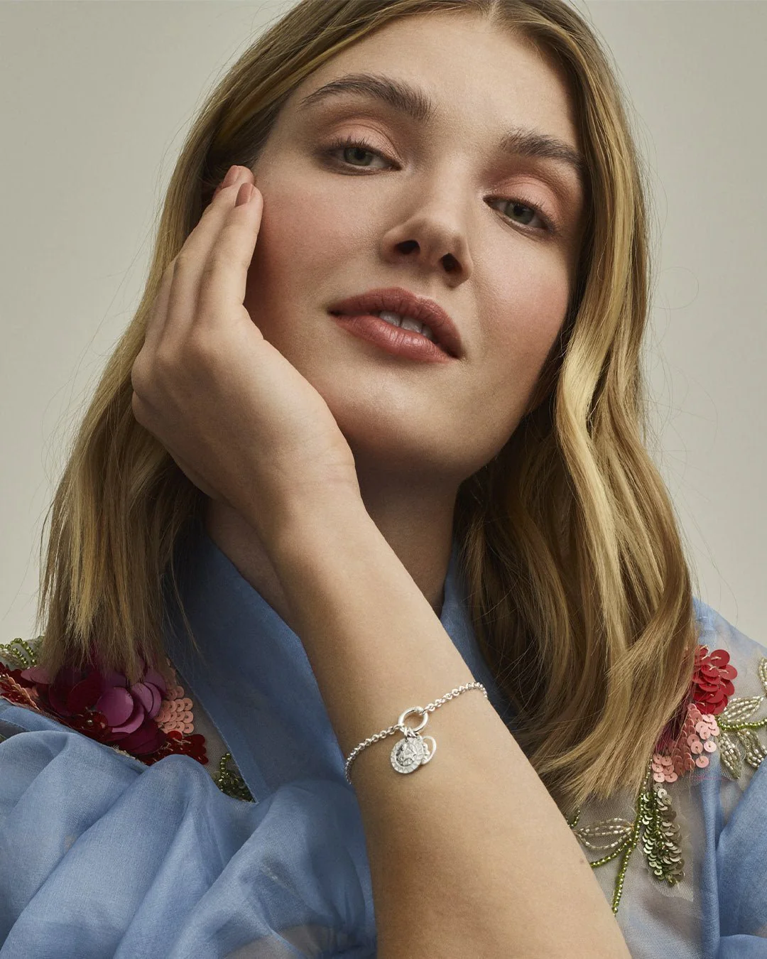 Amuletti-pikkuhela Aurinkoleijona hopea - Image 7